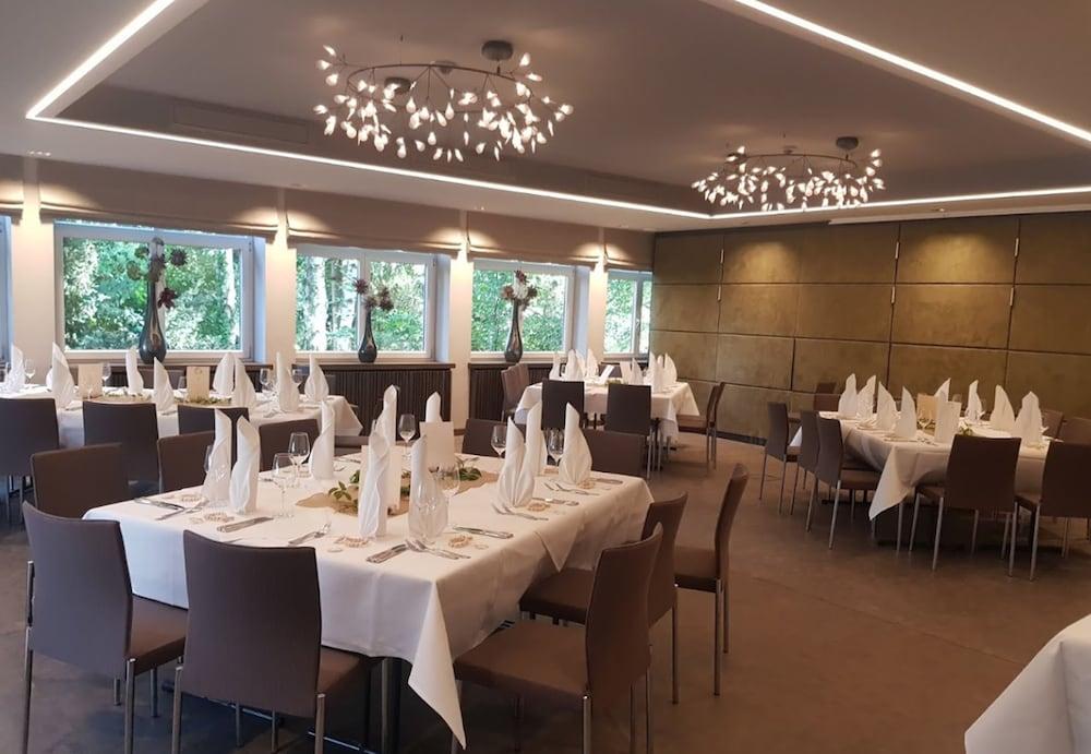 Parkhotel Schmid Adelsried Exteriör bild