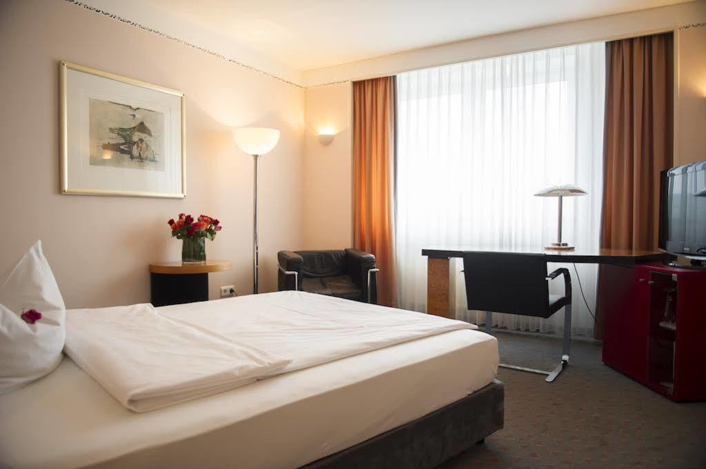 Parkhotel Schmid Adelsried Exteriör bild